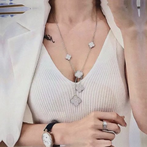 Counterfeit jewelry back view visual reference