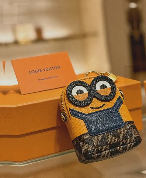 Counterfeit Louis Vuitton Anger Forest Series Keychain back view visual reference