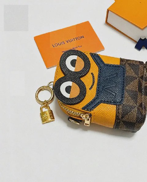 Counterfeit Louis Vuitton Anger Forest Series Keychain detail view visual reference