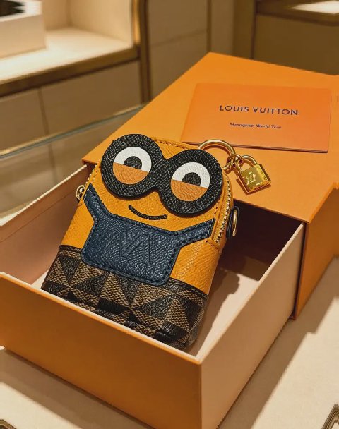 Counterfeit Louis Vuitton Anger Forest Series Keychain detail view visual reference