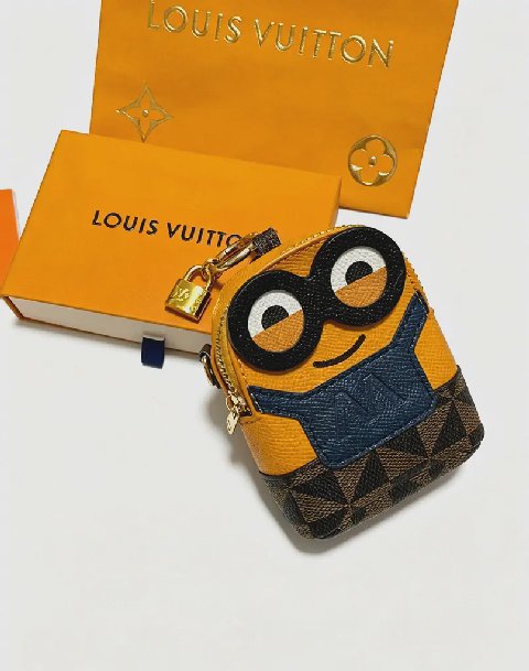 Counterfeit Louis Vuitton Anger Forest Series Keychain detail view visual reference