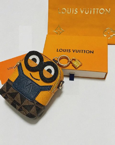 Counterfeit Louis Vuitton Anger Forest Series Keychain detail view visual reference