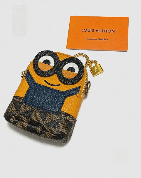 Counterfeit Louis Vuitton Anger Forest Series Keychain detail view visual reference
