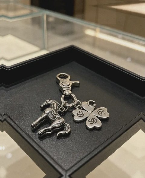 Counterfeit Gucci Anger Forest detail view visual reference