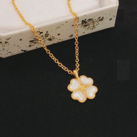 Counterfeit Dior jewelry front view visual reference