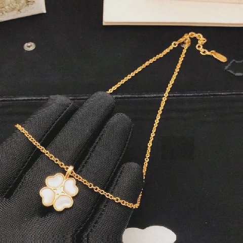 Counterfeit Dior jewelry detail view visual reference