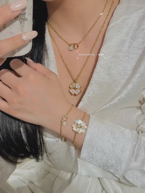 Counterfeit Dior jewelry detail view visual reference
