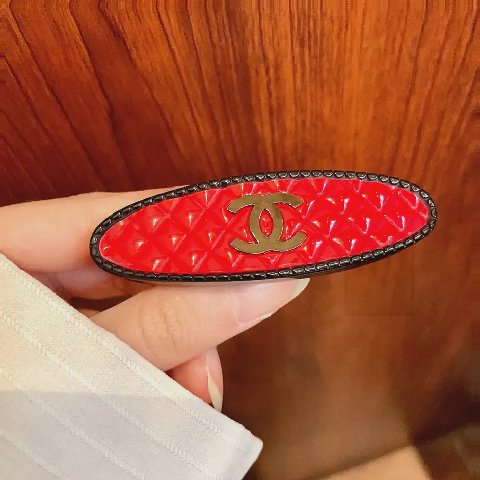Counterfeit CHANEL accessories detail view visual reference