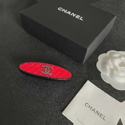 Counterfeit CHANEL accessories detail view visual reference
