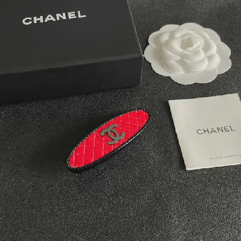Counterfeit CHANEL accessories detail view visual reference