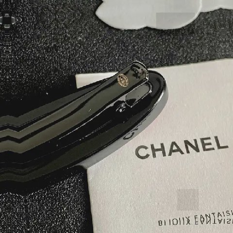 Counterfeit CHANEL accessories detail view visual reference