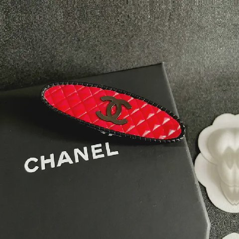 Counterfeit CHANEL accessories detail view visual reference