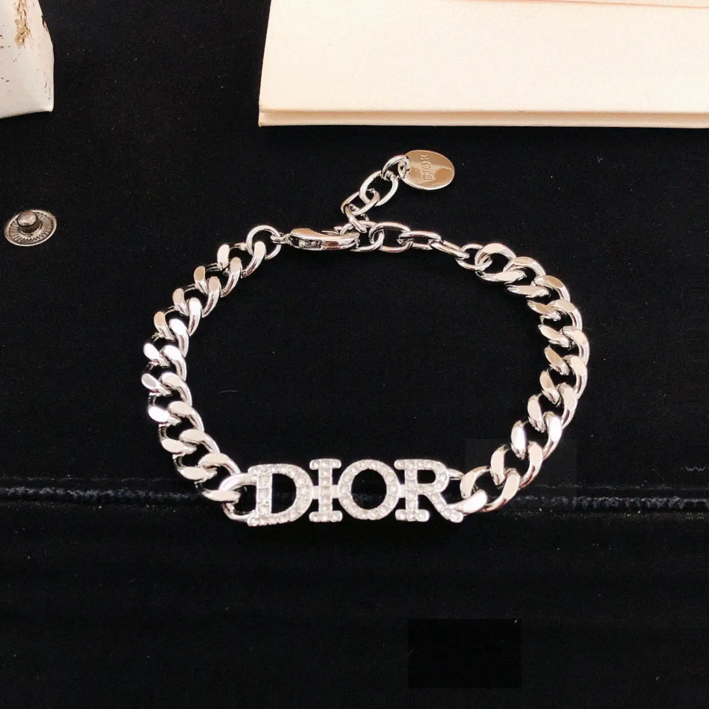 Counterfeit Dior DSL0023 front view visual reference